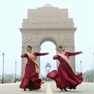 Kathak dancing in front of the India Gate in New Delhi. Photo by Aditya Saxena