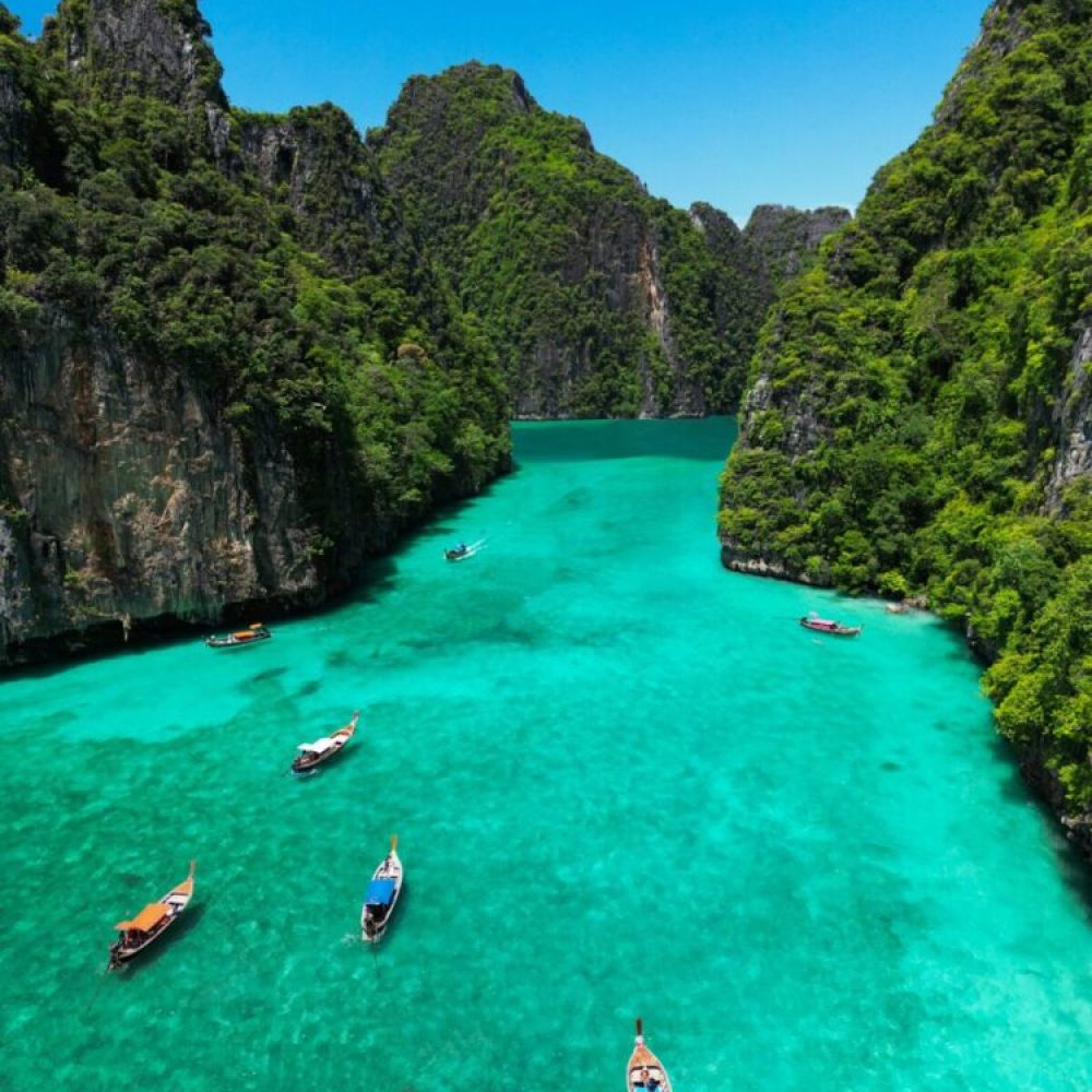 Pi Leh Bay in Andaman Sea, Krabi. Photo by Yannick Apollon